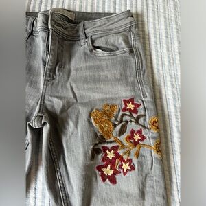 ZARA floral embroidered gray washed skinny jeans